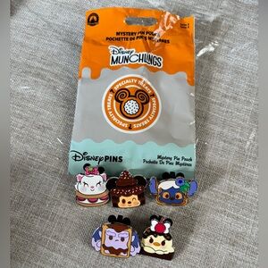 Disney Munchlings Series 4 Mystery Pin Pack